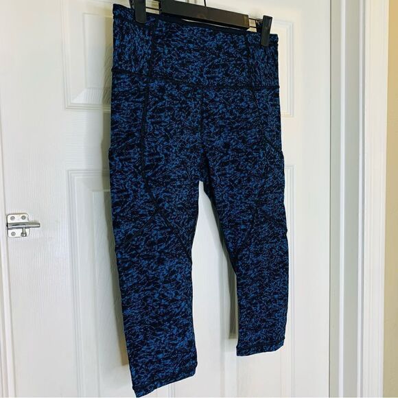 Lululemon Outrun 17" Crop Leggings Iced Wave Capri Black Size 6 - Picture 4 of 9